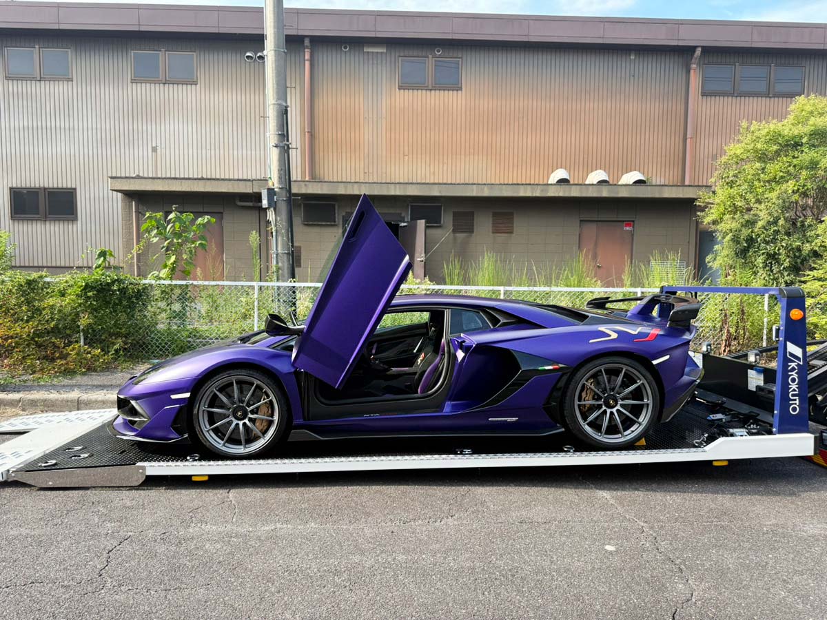 ランボルギーニの陸送事例（広島→東京）