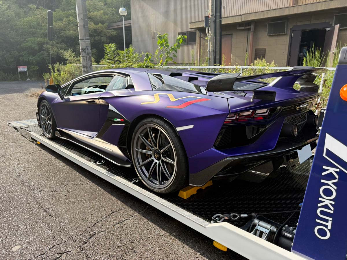 ランボルギーニの陸送事例（広島→東京）